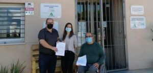 Representantes de Futsal y Asociación Murgi en la firma del convenio